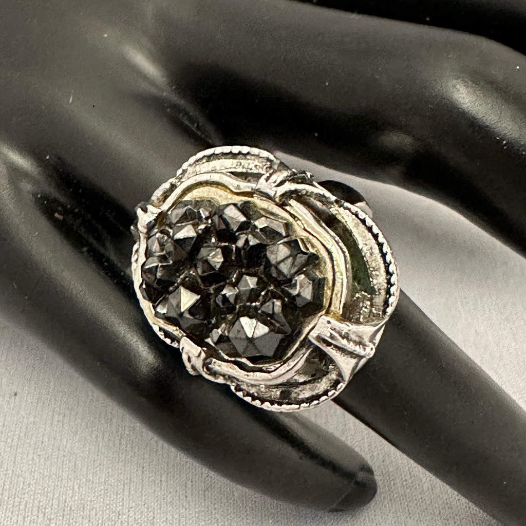 Vintage Whiting And Davis Silver Tone Ring With Black Druzy Center 15$